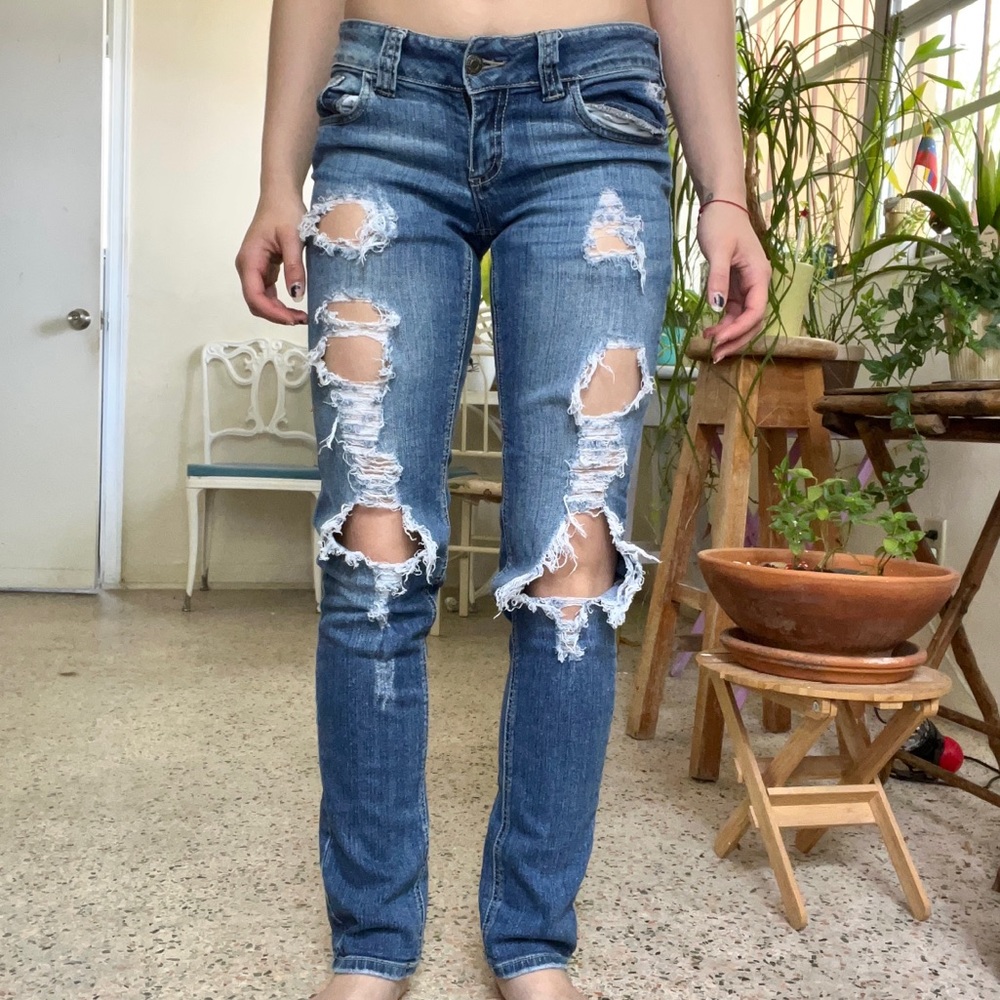 🧿Thrifted🧿 Forever 21 Skinny Ripped Low-Rise Jeans / US 25